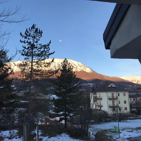 Rocca Di Mezzo Apartment